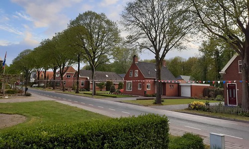 Kromwaale kleurt de Hoofdweg rood-wit-blauw