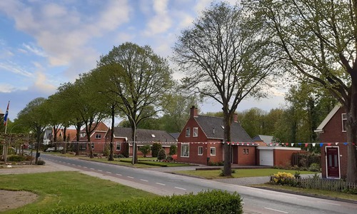 Kromwaale kleurt de Hoofdweg rood-wit-blauw